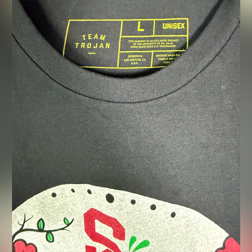 USC Trojans NCAA Team Trojan Black Sugar Skull Floral T-Shirt Size‎ Large Unisex - Picture 3 of 3